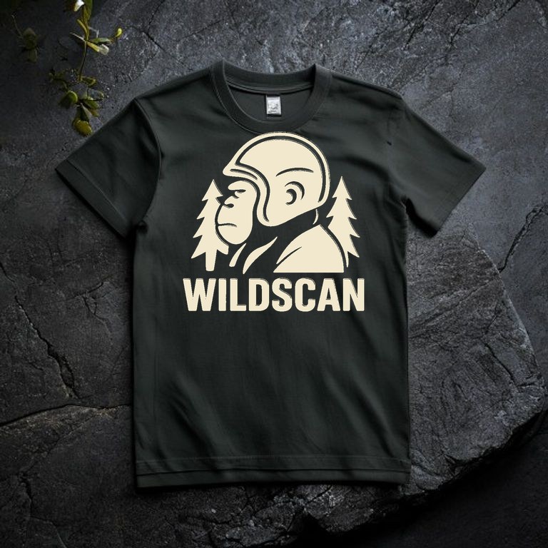 Maglia Forest verde bosco con logo gorilla elmato in avorio